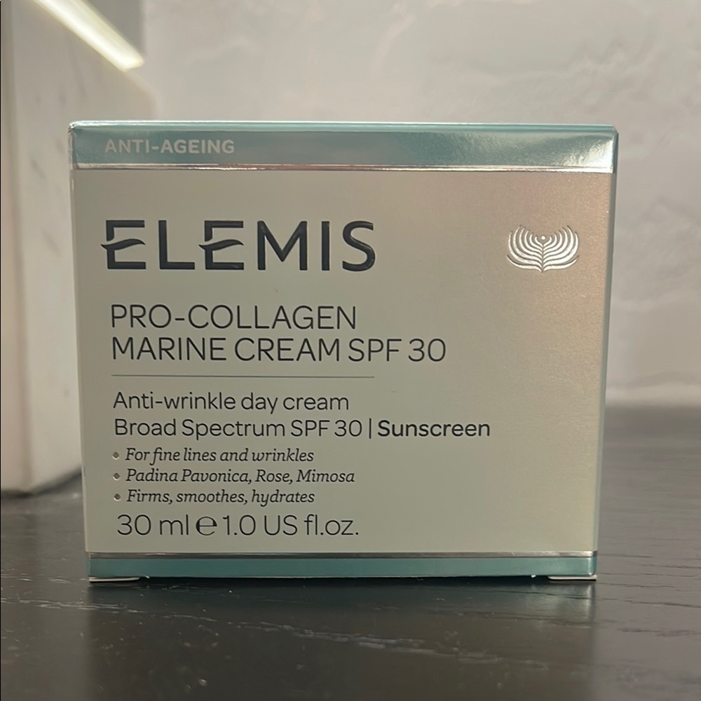 - Elemis Pro-Collagen Marine Cream SPF 30 - White
